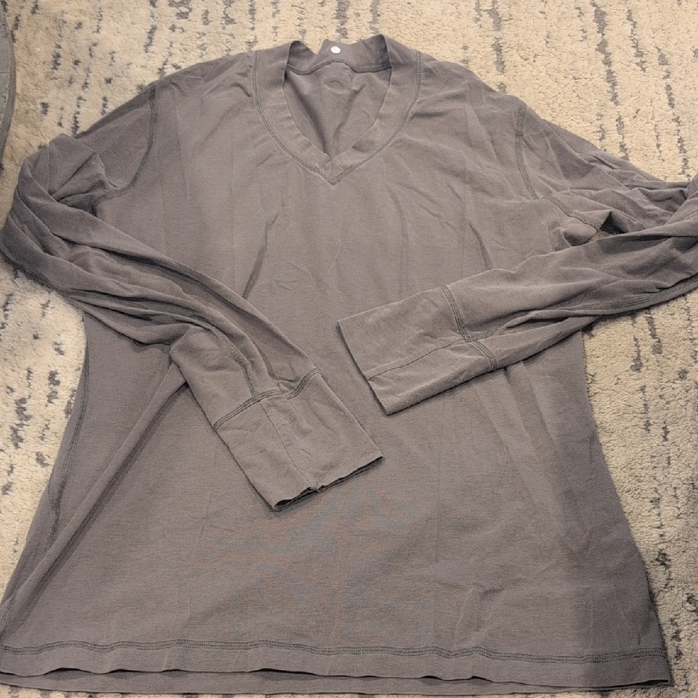 Lululemon Men's Long Sleeve V neck